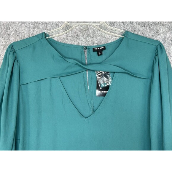 Torrid Top Women’s 3X Green Long Sleeve Twist Front Blouse - Picture 2 of 9